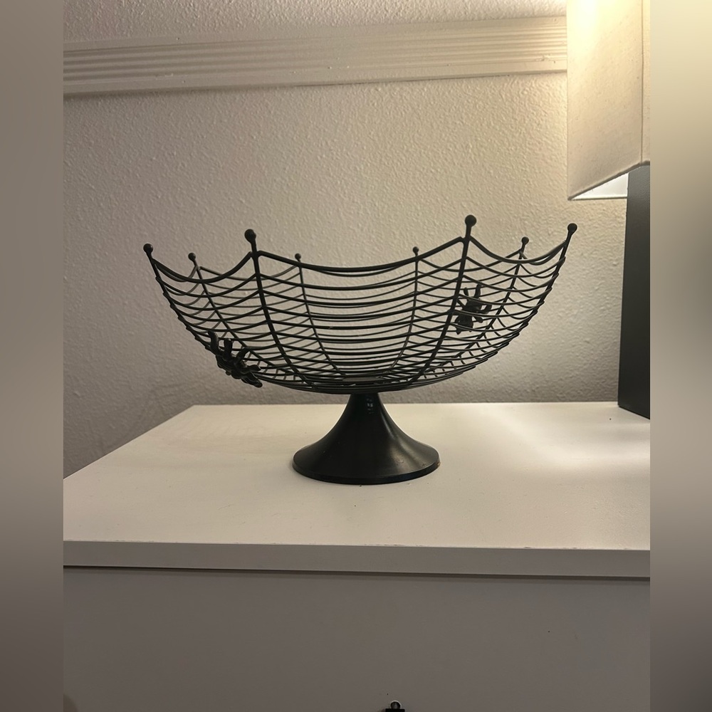 Black Spiderweb Wire Fruit Bowl